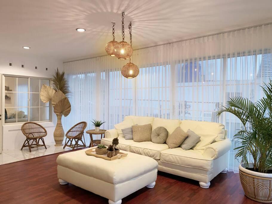 Tropical Villa By Villapedia Citaringgul Bagian luar foto